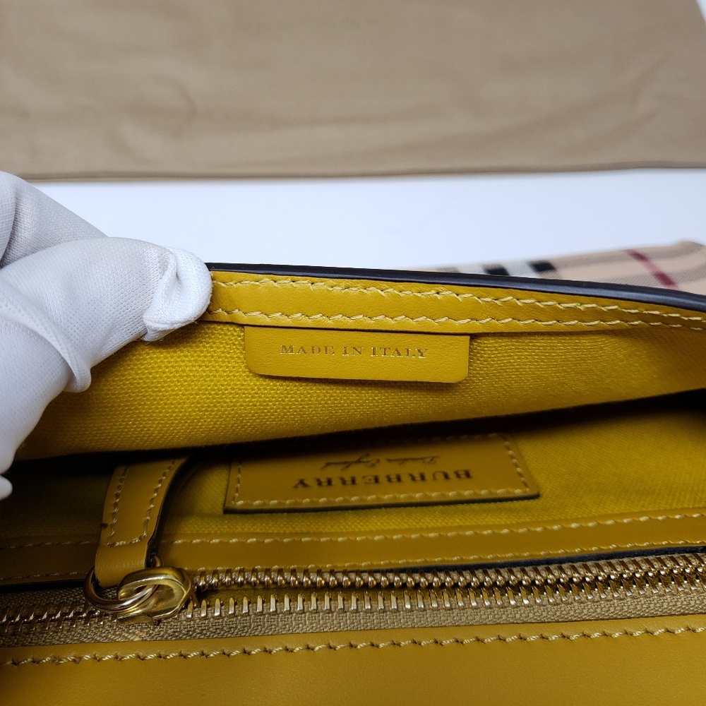 100% Auth Burberry Soft Grain Haymarket Crossbody - Picture 6 of 8